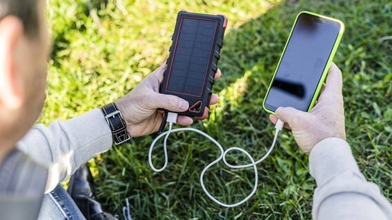 Eine Powerbank aufladen: So geht's richtig!