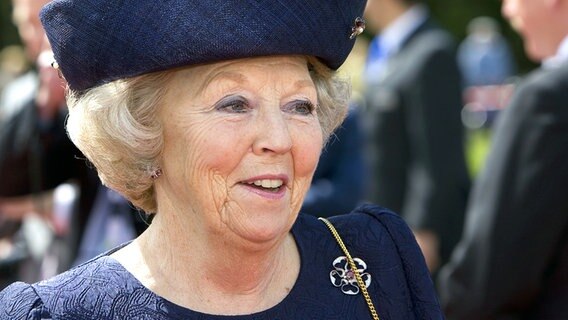 Königin Beatrix I. bei einem öffentlichen Auftritt 2010 © Picture-Alliance / ANP 