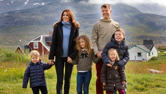 Die dänische Kronprinzenfamilie bei ihrem Besuch im grönländischen Igaliku. © Picture-Alliance / dpa Foto: Keld Navntoft