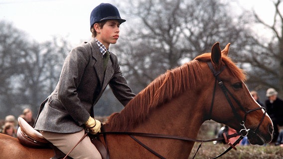 Prinz Edward von Großbritannien zu Pferd, aufgenommen am 21.4.1979 bei den Horse Trials in Badminton, dem Landsitz des Duke of Beaufort in der englischen Grafschaft Gloucestershire. © dpa-Bildarchiv 