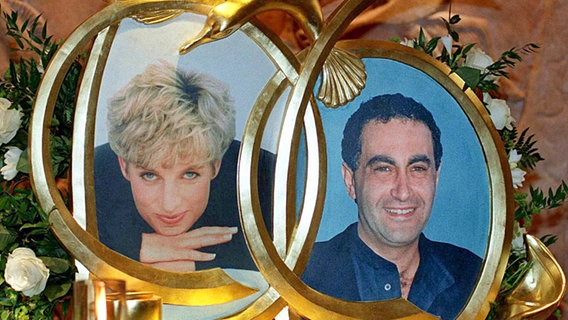 Trauer um die Verünglückten: Porträts von Prinzessin Diana und Dodi al Fayed im Schaufenster des Londoner Kaufhauses Harrods, Foto: dpa Bildfunk © dpa Bildfunk 