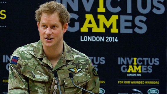 Prinz Harry hält zum Start der Invictus Games eine Rede. © picture alliance / dpa 
