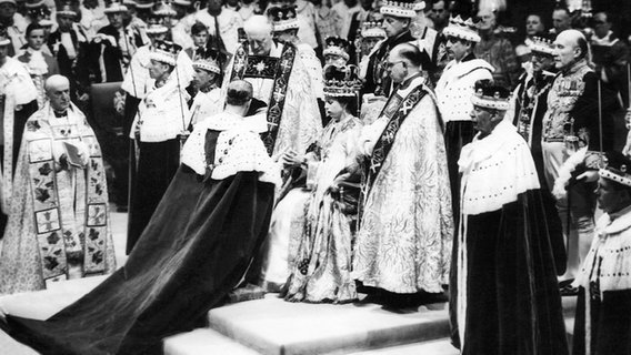 1953: Krönunszeremonie für Elizabeth II. © picture alliance / Everett Collection 