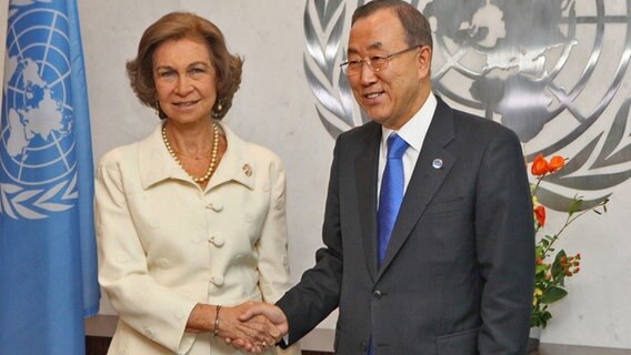 Die spanische Königin Sofía in New York mit UN-Generalsekretär Ban ki-moon © Casa de S.M. el Rey / Borja Fotógrafos 