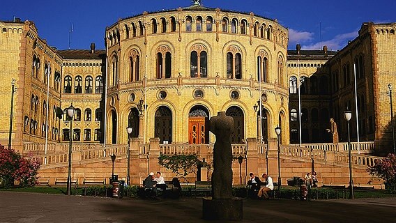 Storting, das norwegische Parlament in Oslo © Picture-Alliance / HB Verlag 
