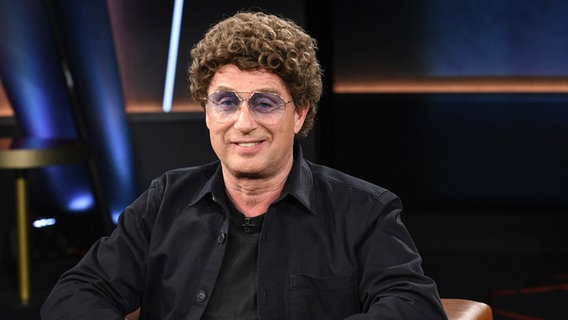 Der Comedian Atze Schröder ist zu Gast in der NDR Talk Show am 1. April 2022. © Uwe Ernst Foto: Uwe Ernst