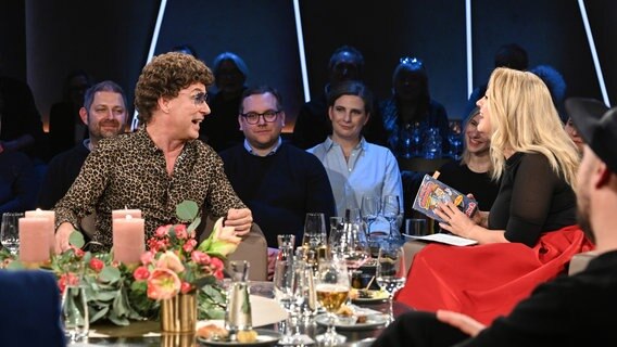 Der Comedian Atze Schröder ist zu Gast in der NDR Talk Show am 15. Dezember 2023. © NDR Fernsehen/Uwe Ernst Foto: Uwe Ernst