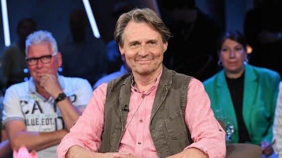 Der Schauspieler Wolfgang Bahro ist zu Gast in der NDR Talk Show am 9. Juni 2023. © NDR Fernsehen/Uwe Ernst Foto: Uwe Ernst