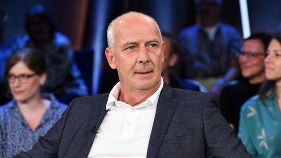 Der Ex-Fußballprofi und Trainer Mario Basler ist zu Gast in der NDR Talk Show am 23. Juni 2023. © NDR Fernsehen/Uwe Ernst Foto: Uwe Ernst