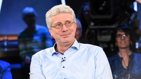 Der Historiker Tillmann Bendikowski ist zu Gast in der NDR Talk Show am 17. März 2023. © NDR Fernsehen/Uwe Ernst Foto: Uwe Ernst