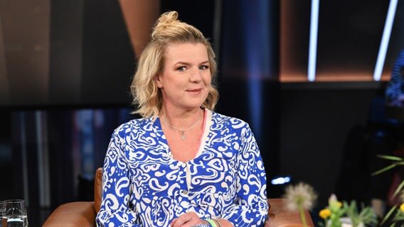 Die Komikerin Mirja Boes ist zu Gast in der NDR Talk Show am 27. Mai 2022. © NDR Fernsehen/Uwe Ernst Foto: Uwe Ernst
