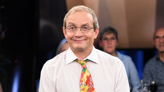 Der Moderator und Comedian Wigald Boning ist zu Gast in der NDR Talk Show am 10. November 2023. © NDR Fernsehen/Uwe Ernst Foto: Uwe Ernst