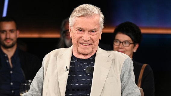 Der Schauspieler Jochen Busse ist zu Gast in der NDR Talk Show am 24. Mai 2024. © NDR Fernsehen/ Uwe Ernst Foto: Uwe Ernst