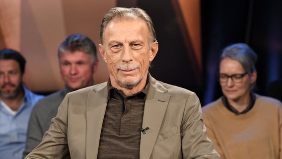 Der ehemalige Fußballtrainer Christoph Daum ist zu Gast in der NDR Talk Show am 20. Oktober 2023. © NDR Fernsehen/Uwe Ernst Foto: Uwe Ernst