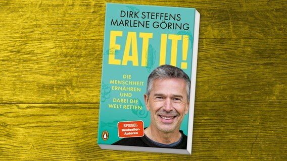 Zu sehen ist das Cover des Buchs "Eat it! Die Menschheit ernähren und dabei die Welt retten" von Dirk Steffens und Marlene Göring, erschienen bei der Penguin Random House Verlagsgruppe. © Penguin Random House Verlagsgruppe 