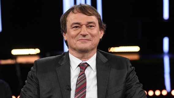 Der Vatikanexperte Andreas Englisch ist zu Gast in der NDR Talk Show am 10. März 2023. © NDR Fernsehen/Uwe Ernst Foto: Uwe Ernst