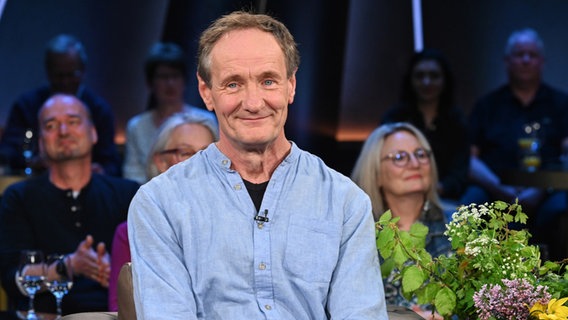 Der Extrembotaniker Jürgen Feder ist zu Gast in der NDR Talk Show am 12. April 2024. © NDR Fernsehen/Uwe Ernst Foto: Uwe Ernst