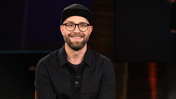 Der Sänger Mark Forster ist zu Gast in der NDR Talk Show. © NDR Fernsehen/ Uwe Ernst Foto: Uwe Ernst