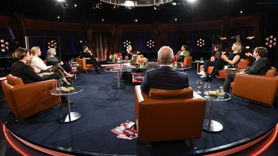 Die Runde der Gäste in der NDR Talk Show Spezial am 10. Dezember 2021. © NDR Fernsehen/Uwe Ernst Foto: Uwe Ernst