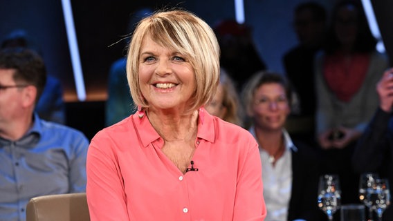 Die Moderatorin Alida Gundlach ist zu Gast in der NDR Talk Show am 17. November 2023. © NDR Fernsehen/Uwe Ernst Foto: Uwe Ernst