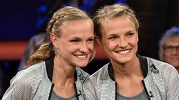 Sportlerinnen Anna und Lisa Hahner zu Gast in der NDR Talk Show am 03.06.2016 © NDR/Uwe Ernst Foto: Uwe Ernst