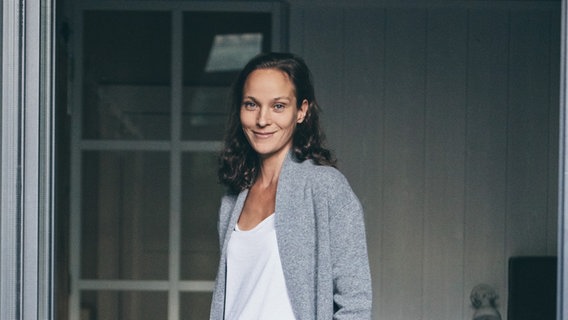 Die Schauspielerin Jeanette Hain im Porträt. © players agentur management GmbH 