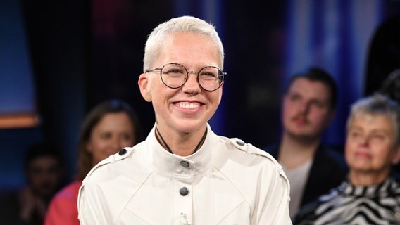 Die Sängerin Stefanie Heinzmann ist zu Gast in der NDR Talk Show am 5. Januar 2024. © NDR Fernsehen/Uwe Ernst Foto: Uwe Ernst