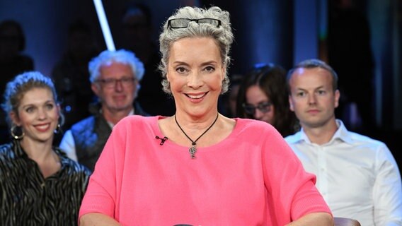 Die Paartherapeutin Ann-Marlene Henning ist zu Gast in der NDR Talk Show am 9. September 2022. © NDR Fernsehen/Uwe Ernst Foto: Uwe Ernst