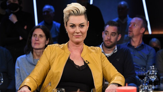 Die Notfallmedizinierin Carola Holzner alias "Doc Caro" ist zu Gast in der NDR Talk Show am 2. Dezember 2022. © NDR Fernsehen/Uwe Ernst Foto: Uwe Ernst