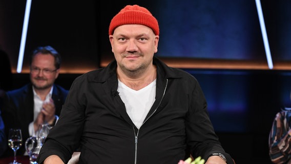 Der Schauspieler Charly Hübner ist zu Gast in der NDR Talk Show am 23. September 2022. © NDR Fernsehen/Uwe Ernst Foto: Uwe Ernst