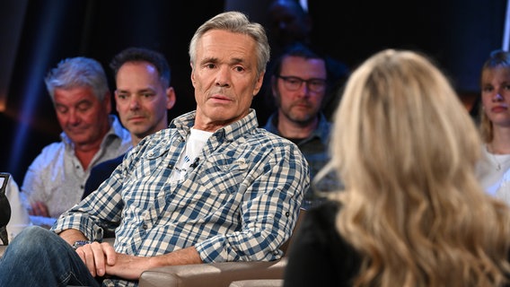 Der Schauspieler Hannes Jaenicke ist zu Gast in der NDR Talk Show am 2. Mai 2025. © NDR Fernsehen/Uwe Ernst Foto: Uwe Ernst