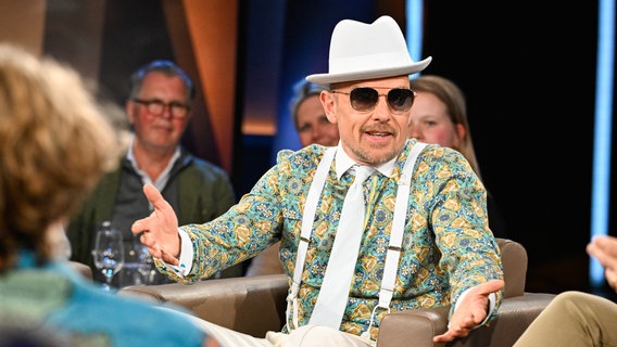 Der Musiker Jan Delay ist zu Gast in der NDR Talk Show am 9. Mai 2025. © NDR Fernsehen/ Markus Hertrich Foto: Markus Hertrich
