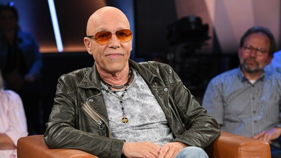 Der Sänger Toni Krahl von der Band "City" ist zu Gast in der NDR Talk Show am 15. Juli 2022. © NDR Fernsehen/ Uwe Ernst Foto: Uwe Ernst