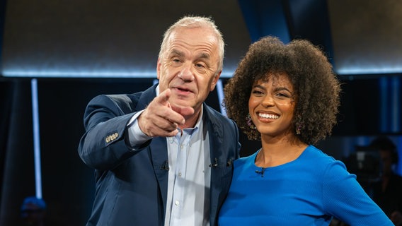 Aminata Belli und Hubertus Meyer-Burckhardt sind die Moderatoren der NDR Talk Show am 29. September 2023. © NDR Fernsehen/ Markus Hertrich Foto: Markus Hertrich