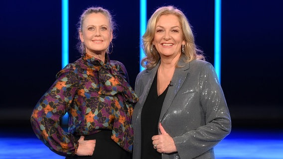 Barbara Schöneberger und Bettina Tietjen sind die Moderatorinnen der NDR Talk Show am 26. Januar 2024. © NDR Fernsehen/Uwe Ernst Foto: Uwe Ernst