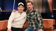 Die Schauspiel-Brüder Sönke Möhring und Wotan Wilke Möhring sind zu Gast in der NDR Talk Show am 6. Mai 2022. © NDR Fernsehen/Uwe Ernst Foto: Uwe Ernst