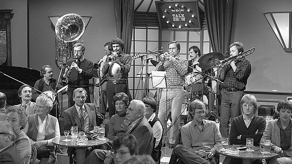 Die "Old Merry Tale Jazzband", ganz rechts an der Posaune Addi Münster. © NDR/Detlef Drischel 