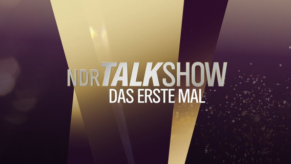 Auf einer Grafik steht "NDR Talk Show - Das erste Mal". © NDR Fernsehen 