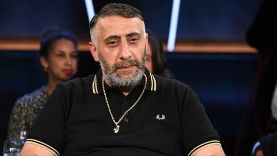 Der Schauspieler, Regisseur und Produzent Kida Khodr Ramadan ist zu Gast in der NDR Talk Show am 26. Mai 2023. © NDR Fernsehen/Uwe Ernst Foto: Uwe Ernst