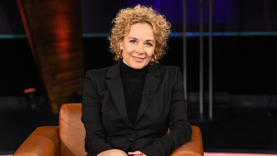 Die Schauspielerin und Regisseurin Katja Riemann ist zu Gast in der NDR Talk Show. © NDR Fernsehen/ Uwe Ernst Foto: Uwe Ernst