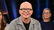 Der Schauspieler und Synchronsprecher Oliver Rohrbeck ist zu Gast in der NDR Talk Show am 12. Juli 2024. © NDR Fernsehen/ Uwe Ernst Foto: Uwe Ernst