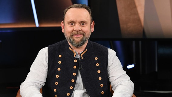 Der Schäfer Steffen Schmidt ist zu Gast in der NDR Talk Show am 11. März 2022. © NDR Fernsehen/Uwe Ernst 