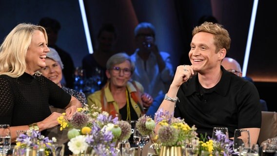 Der Schauspieler Matthias Schweighöfer ist zu Gast in der NDR Talk Show am 28. Juli 2023. © NDR Fernsehen/Uwe Ernst Foto: Uwe Ernst