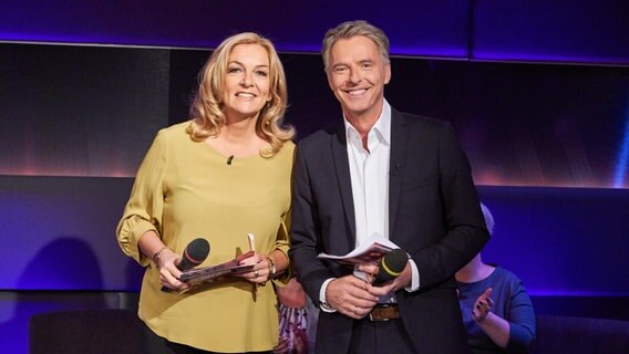 Die Moderatoren Bettina Tietjen und Jörg Pilawa  Foto: Christian Wyrwa