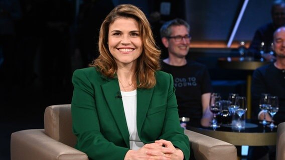 Die Schauspielerin Katharina Wackernagel ist zu Gast in der NDR Talk Show am 12. April 2024. © NDR Fernsehen/Uwe Ernst Foto: Uwe Ernst