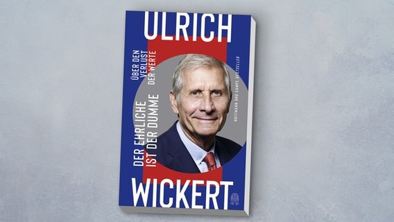 Zu sehen ist das Cover des Buches "Der Ehrliche ist der Dumme" von Ulrich Wickert, erschienen im Hoffmann und Campe Verlag. © Hoffmann und Campe 