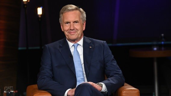 Der Bundespräsident a. D. Christian Wulff ist zu Gast in der "NDR Talk Show Spezial - 75 Jahre Niedersachsen". © Uwe Ernst 