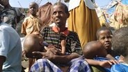 Flüchtlinge mit Kindern in Mogadischu. © © NDR/WDR/M.Kraus 