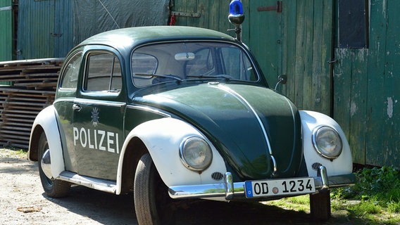 Neues aus Büttenwarder: Der Dienstwagen von Polizist Peter © NDR/Nicolas Maack 