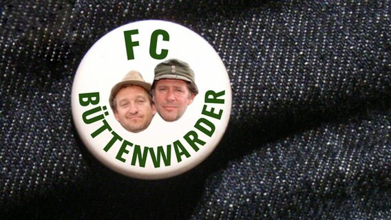 Ein Button mit der Aufschrift "FC Büttenwarder". © Pinkerton / photocase.de 